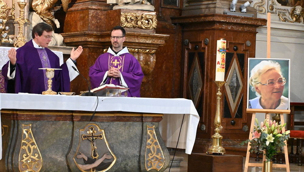 Messe zum 5. Todestag von 'Janineum'-Gründerin Lonny Glaser