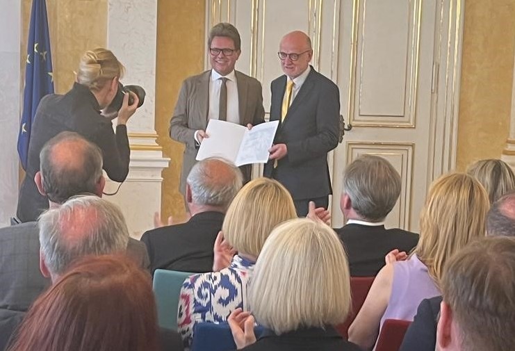 Titel 'Professor' für Leiter der 'Theologischen Kurse' und der 'Akademie am Dom'