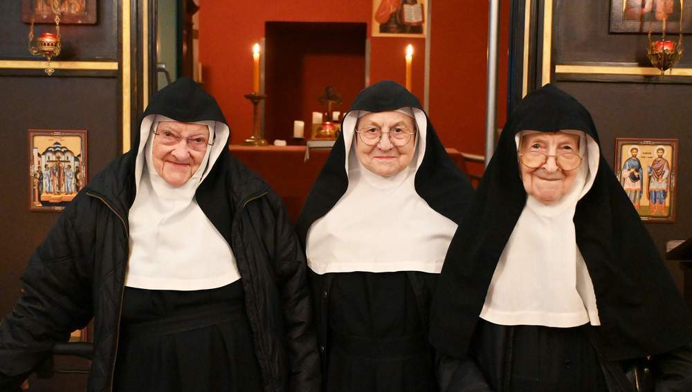 Goldensteiner Schwestern Sr. Bernadette, Sr. Rita und Sr. Regina in orthodoxer Kapelle