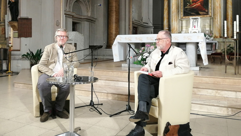 Philipp Blom und Hubert Arnim-Ellissen in der Langen Nacht der Kirchen am 2.6.2023 in der Kirche St. Johann Evangelist in Wien