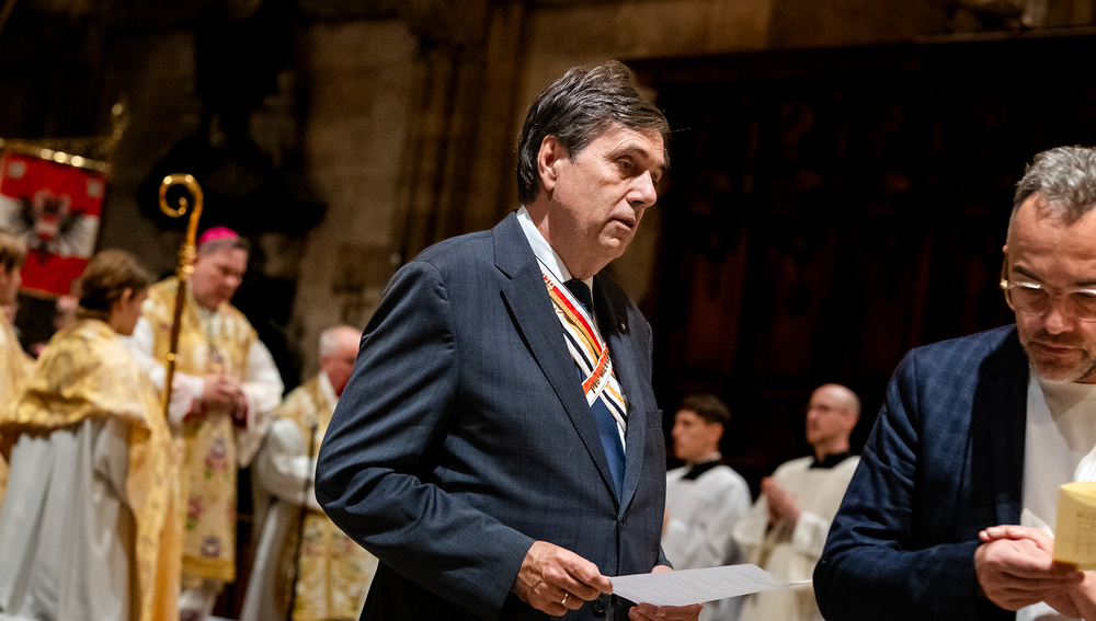 AKV-Präsident Matthias Tschirf bei Rosenkranzfeier im Wiener Stephansdom