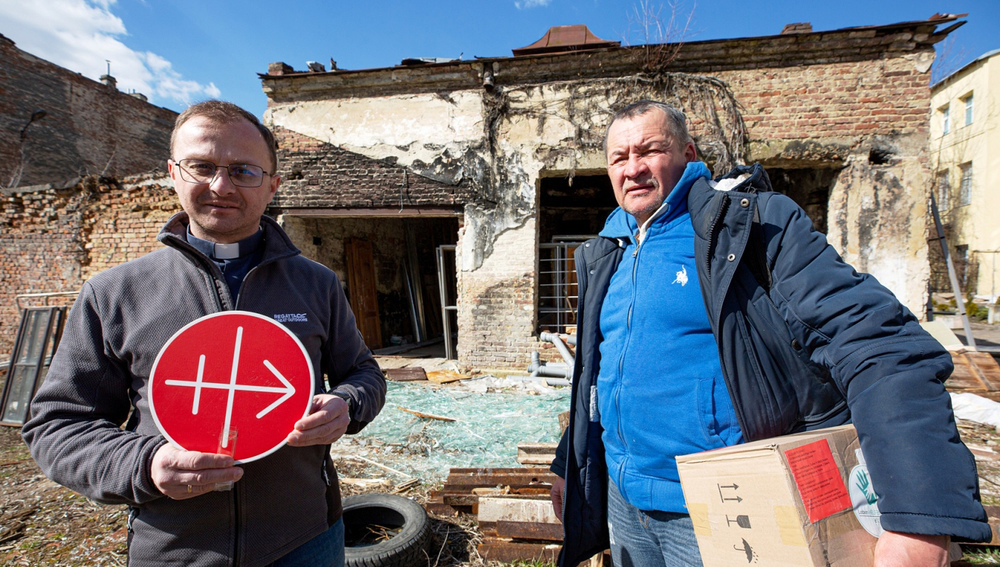Priester und 'Kirche in Not'-Hilfeempfänger in der Ukraine