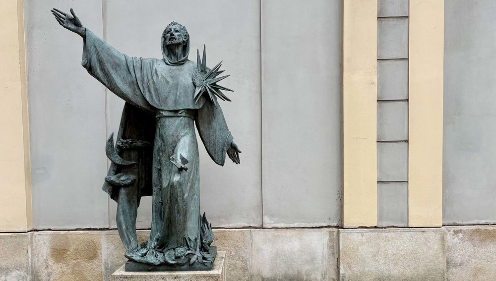 Heiliger Franz von Assisi vor der Minoritenkirche Wien