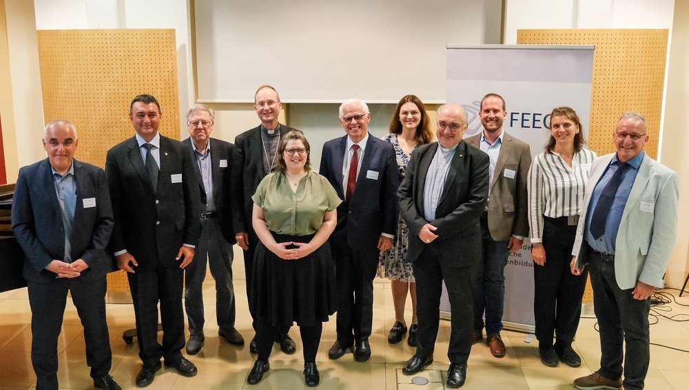 Präsidium und Delegierte der FEECA bei 60-Jahr-Feier in Wien