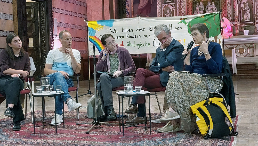 na Winiwarter, Peter Püspök, Anja Appel, Marcus Wadsak, Elisabeth Schindegger bei Podiumsgespräch u.a. zur Klimakrise in Langer Nacht der Kirchen am 7.6.2024 in der Wiener Pfarrkirche St. Johann Nepomuk