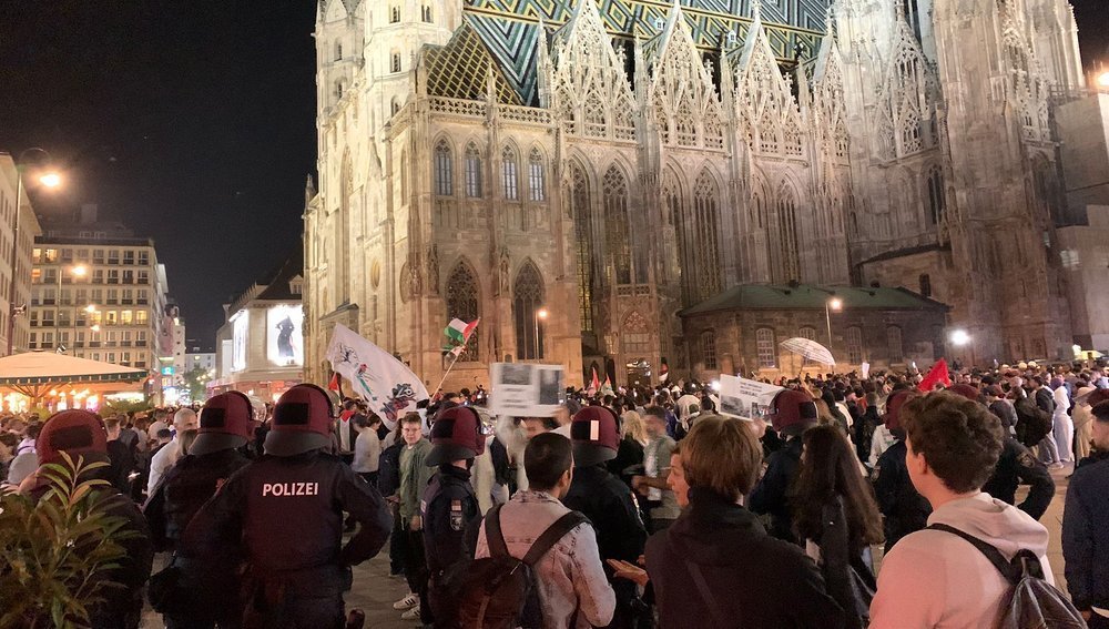 Pro-palästinensischer Protest am Wiener Stephansplatz
