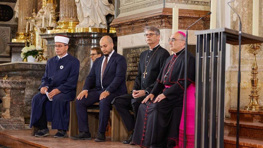 Interreligiöse Gedenkfeier im Grazer Dom für die Opfer des Amoklaufs