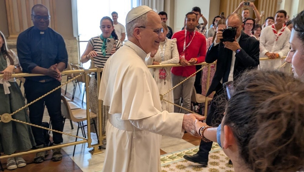 Rund 550 junge Täuflinge und Neugetaufte trafen auf Papst Leo XIV.