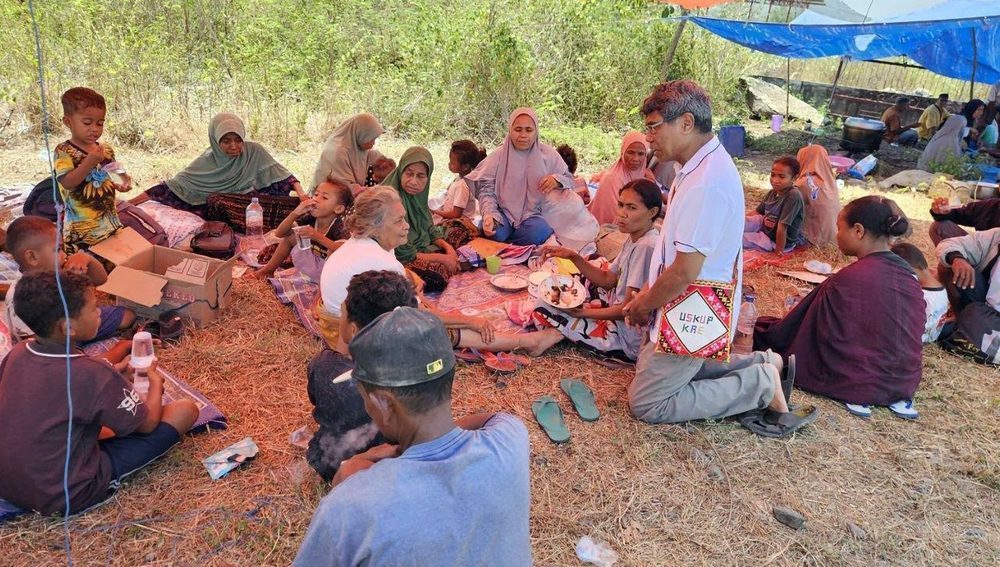 Erzbischof Kleden besucht Erdbebenopfer auf Insel Flores