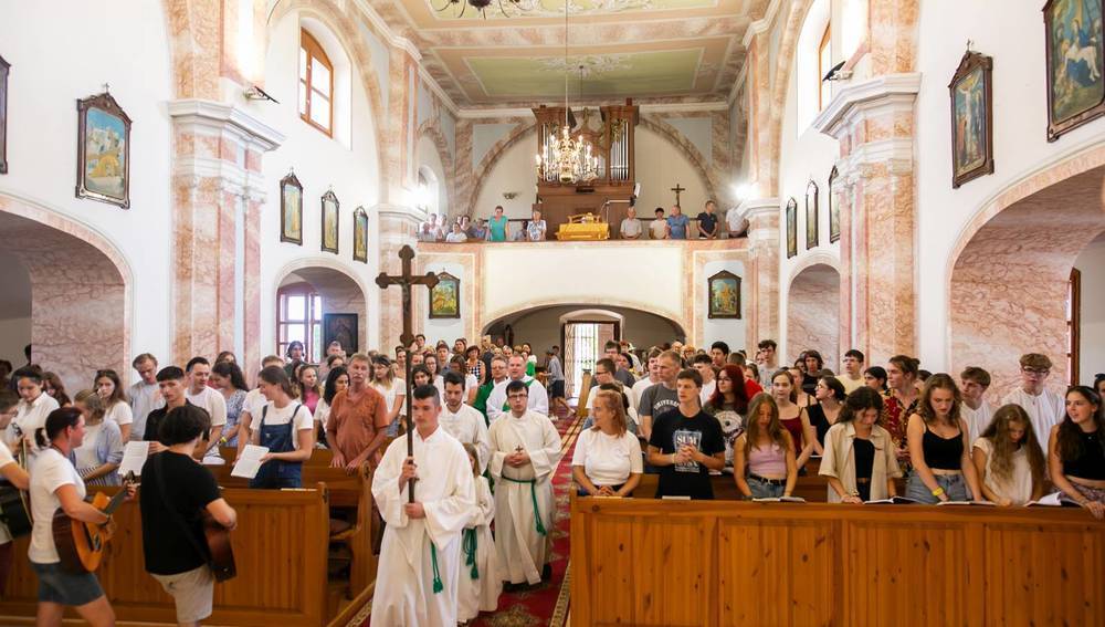 Gottesdienst im Rahmen der 'Szentjanosbogar'-Ferienlager in Ungarn