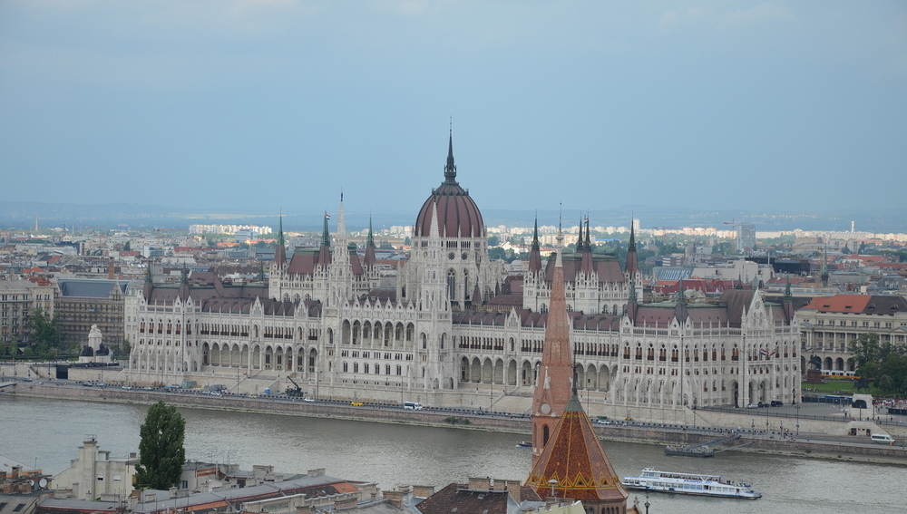 Parlament und Kossuth-Platz in Budapest