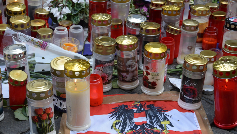 Wien, 13.11.2020, Kerzen und Botschaften