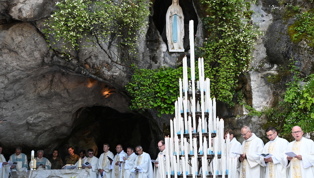 Gemeinsamer Gottesdienst der deutschsprachigen Pilger bei der Internationalen Soldatenwallfahrt nach Lourdes