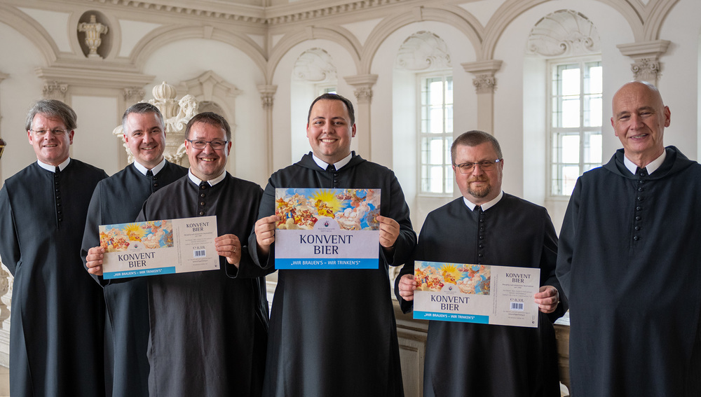 v.l.n.r. Pater Pirmin Mayer, Pater Patrick Schöder, Pater Benjamin Schweighofer, Frater Nikolaus Aigenbauer, Pater Timotheus Juric, Frater Lukas Maria Wolf