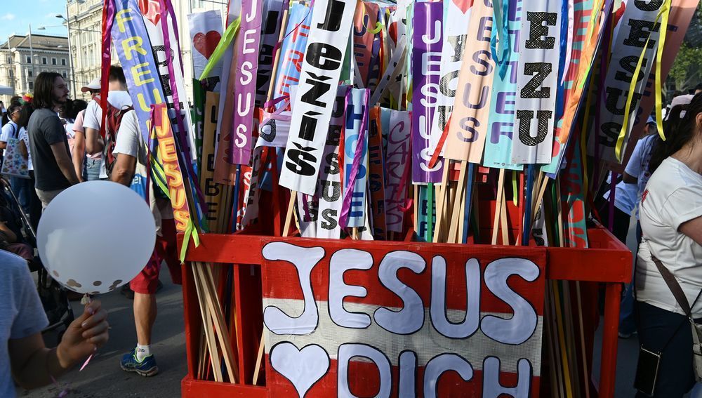 Transparente beim 'Marsch für Jesus'