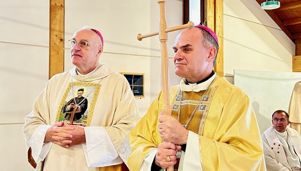 Bischöfe Ägidius Zsifkovics und Ivo Muser in Oies