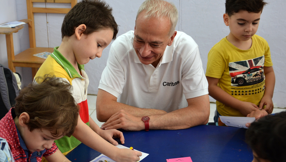 Caritas-Präsident Landau zu Besuch in Schule für syrische Flüchtlingskinder in Kairo