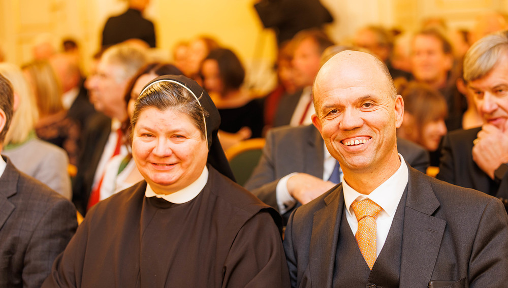 Am Bild Generaloberin M. Bonaventura Holzmann und Direktor Christian Lagger