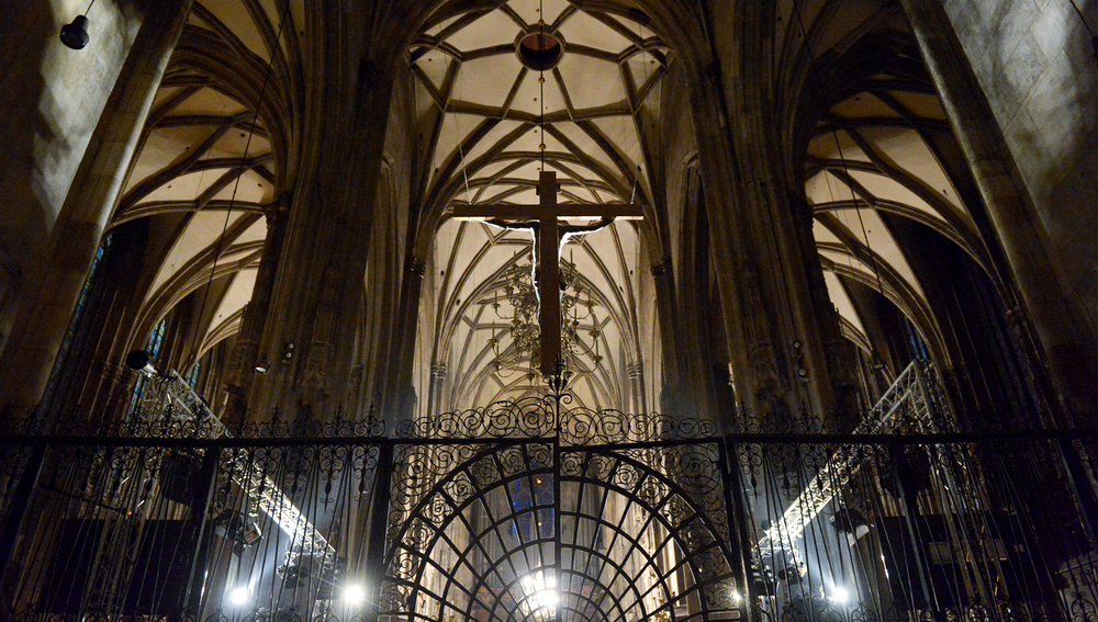 Lange Nacht der Mystik; Lettnergitter, Lettnerkreuz im Stephansdom