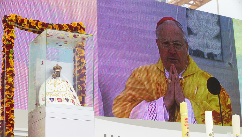Festmesse mit Kardinal-Staatssekretär Angelo Sodano - Wallfahrt der Völker nach Mariazell am 22.5.2004, Mitteleuropäischer Katholikentag