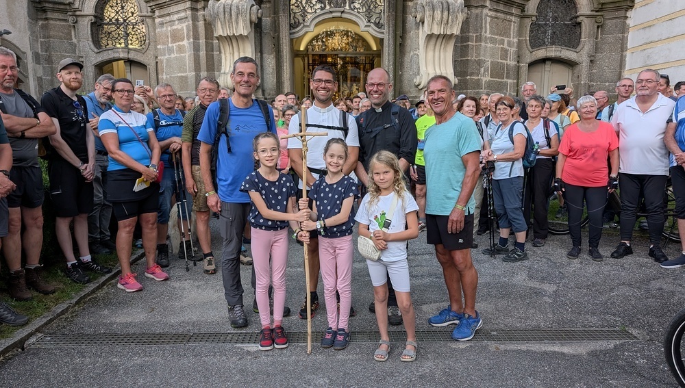 Pilger starten von Zwettl nach Röhrenbach zum 'Pilgermarathon' (14./15. August)