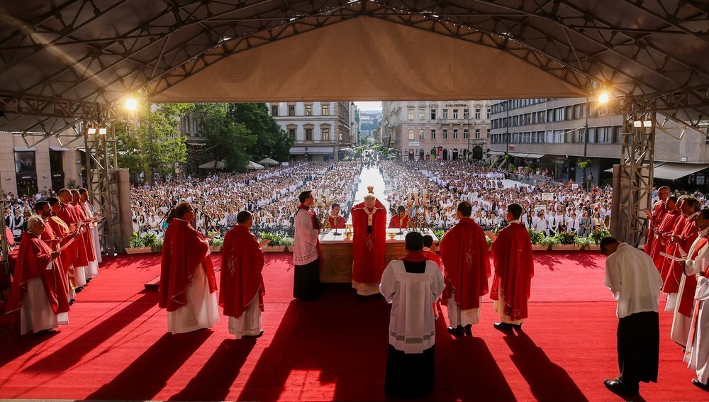 Schuljahres-Anfangsgottesdienst 'Veni Sancte' in Budapest mit Kardinal Erdö