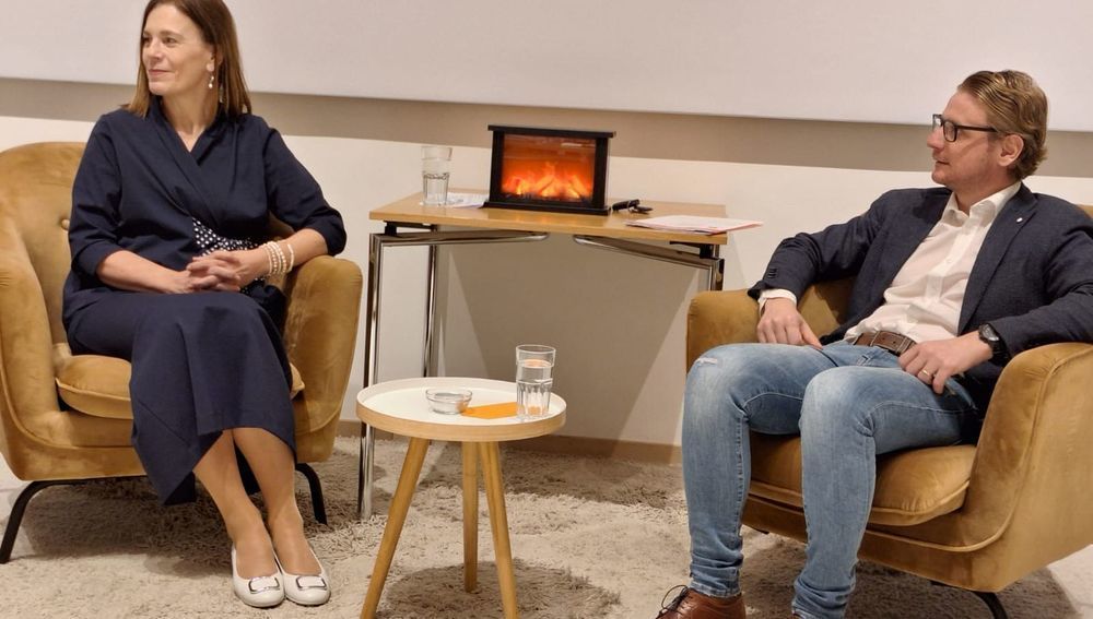 Petra Plonner bei Kamingespräch im 'Forum Neues Leben'