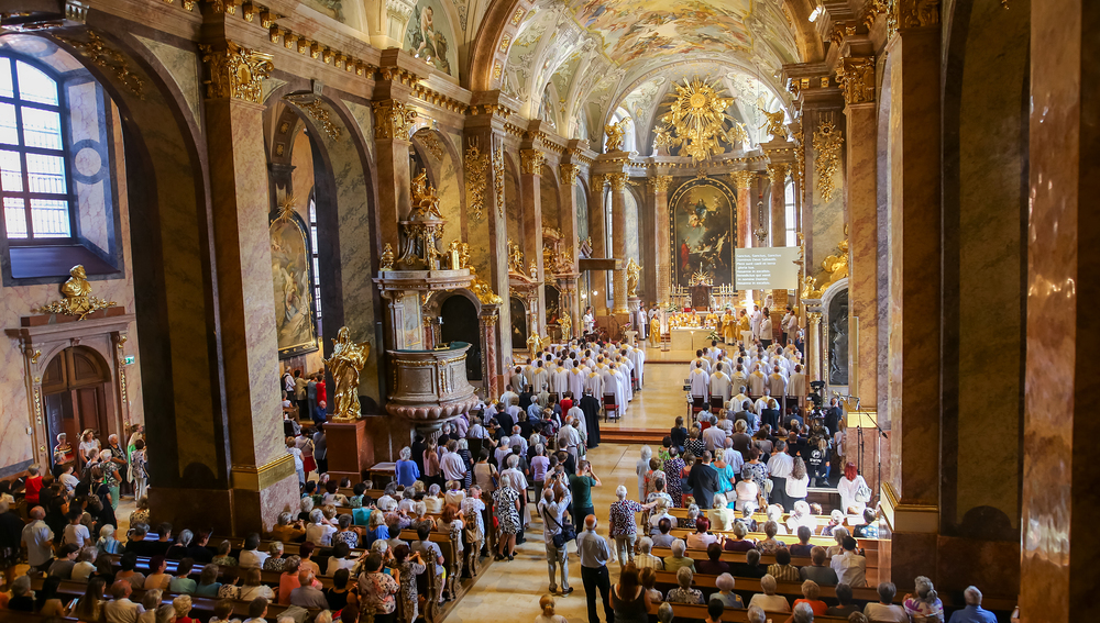Altarweihe in renovierter Marienkathedrale in Györ