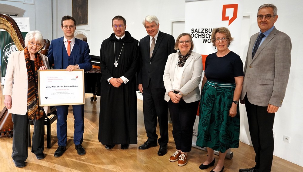 Verleihung am 2. August 2023 - v.l.: em. Prof. Susanne Heine, Prof. Martin Dürnberger, Abt Korbinian Birnbacher, Rektor em. Heinrich Schmidinger, Prof. Ulrike Tanzer, Laudatorin Prof. Angelika Walser, Prof. Alois Halbmayr