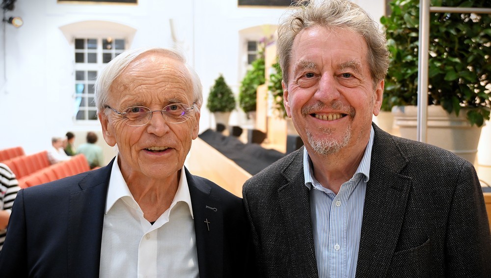 v.l.: Prof. Paul M. Zulehner (Wien), Prof. Hans Joas (Berlin) bei der Verleihung des 'Theologischen Preises' der Salzburger Hochschulwochen am 6. August 2025