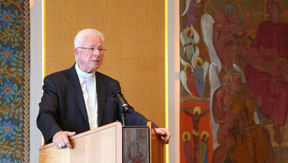 Erzbischof Franz Lackner betonte in seinem Grußwort: „Wir dürfen also in aller Unsicherheit und Ungewissheit hoffen – dieses Hoffen steht ja im Zentrum des Glaubens an Gott von Anfang an.“