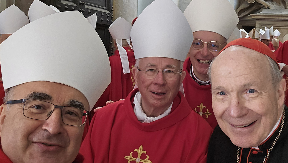 Bischöfe aus Österreich vor dem Papst-Requiem, vl.: Bischof Krautwaschl, Erzbischof Lackner, Bischofs Zsifkovics, Kardinal Schönborn