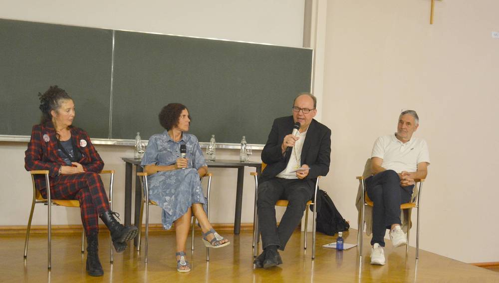 Podiumsdiskussion bei den 'Sommertagen' mit Ursula Beiler, Claudia Paganini, Bischof Hermann Glettler, Bernhard Braun (v.l.)