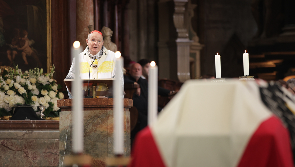 Kardinal Schönborn beim Requiem für Brigitte Bierlein