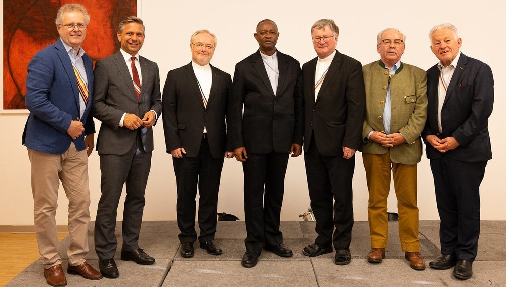 Initiative 'Pro Watschinger' mit Bischöfen Scheuer (Linz) und Masawe (Tansania) und Altlandeshauptmann Pühringer