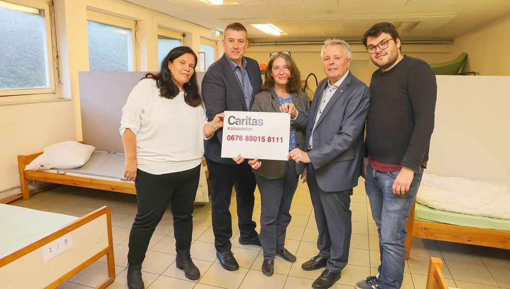 Nicola Baloch (VinziWerke), LAbg. Klaus Zenz (Sozialsprecher), Bürgermeisterin Elke Kahr, Caritas-Vizedirektor Erich Hohl und Jakob Url (v.l.)
