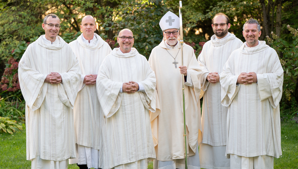 Bischof Marketz mit den Diakonen Walker, Alberer, Smeritschnig, Krobath und Lagger 