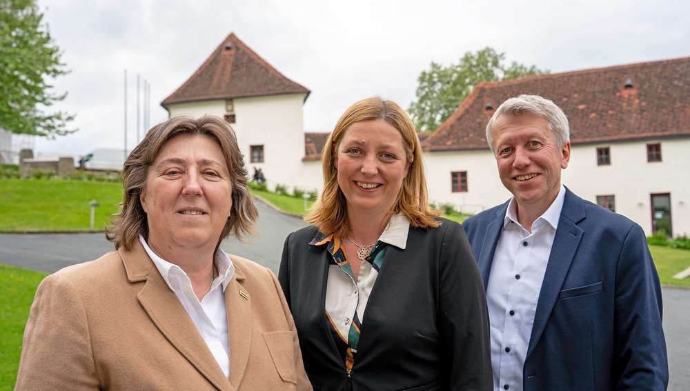 Das Dreier-Direktorium der Caritas Steiermark ist wieder komplett: Direktorin Nora Tödtling-Musenbichler (Mitte) mit Vizedirektorin Petra Prattes und dem neuen Vizedirektor Thomas Ferk