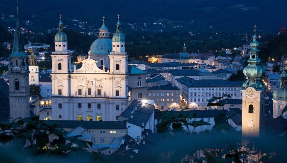Salzburger Dom bei Nacht