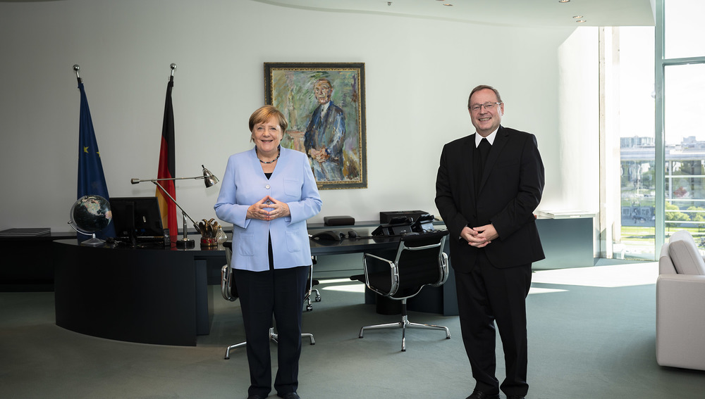 Bundeskanzlerin Angela Merkel empfängt Bischof Georg Bätzing anlässlich seines Antrittsbesuchs als neuer Vorsitzender der Deutschen Bischofskonferenz im Bundeskanzleramt in Berlin