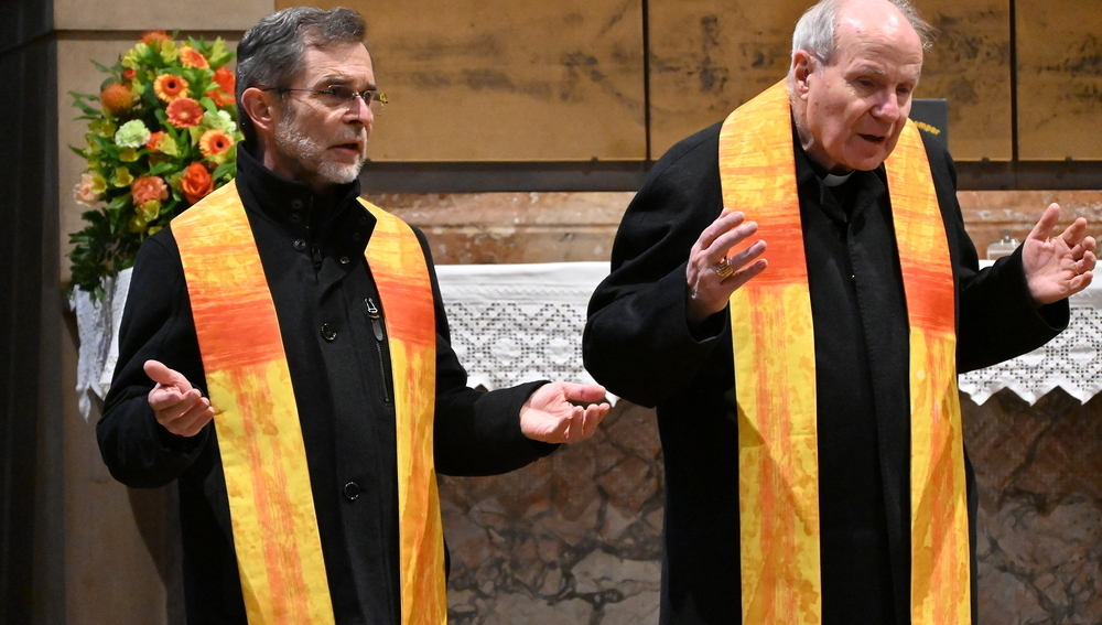 Kardinal Schönborn Administrator Grünwidl beten gemeinsam am 22.1.2025 im Wiener Stephansdom