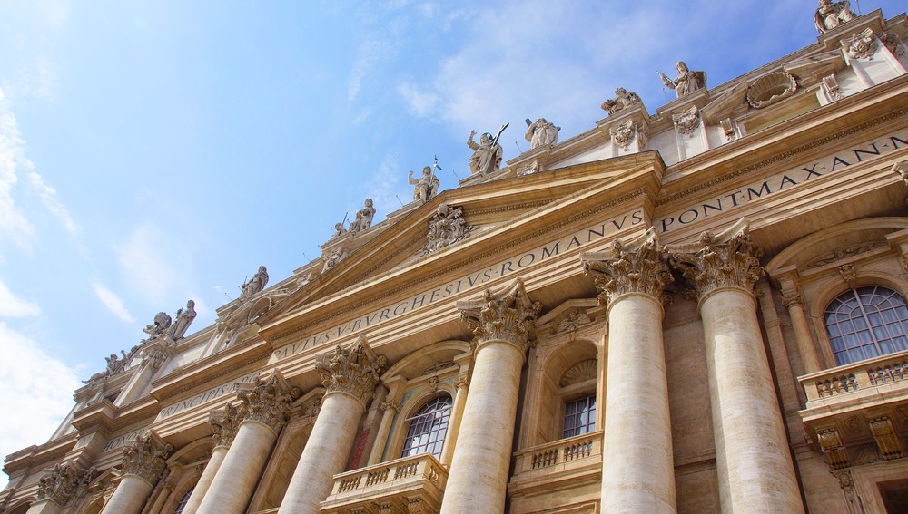 Frontansicht des Petersdoms