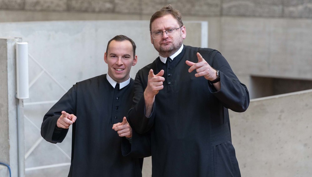 Fr. Dominik Marold und P. Alois Köberl sind die „MelkMonkfluencer“