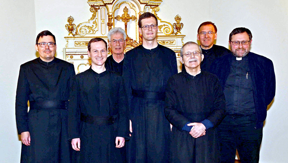 Generalrat des Kalasantinerordens mit Generalsuperior P. Martin Glechner (Mitte)