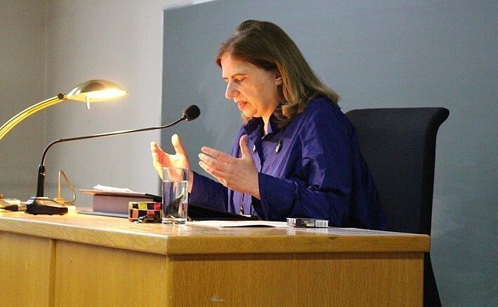 Aufnahme von ihrem Vortrag bei der Wiener Poetikdozentur 2016