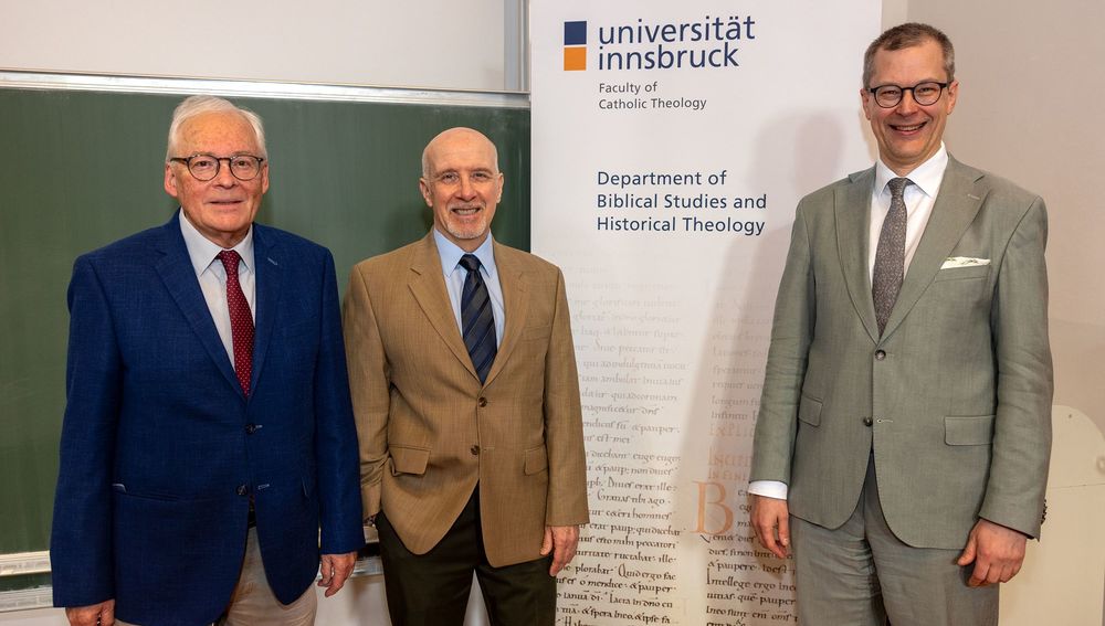 Vortragender am 3. Juni 2025 war der US-amerikanische Theologe Bruce Morrill - v.l.: Prof. Rudolf Pacik, Prof. Bruce Morrill SJ und Prof. Liborius Olaf Lumma
